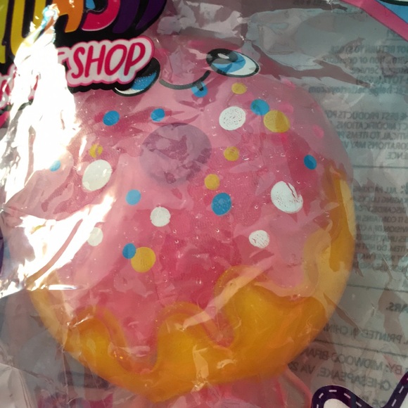 Frostie the donut squishy - Picture 4 of 4